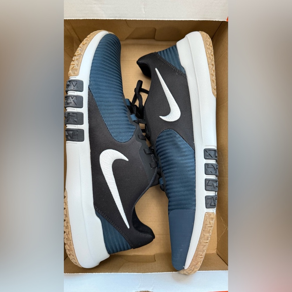 Nike Flex Control TR4 White Black White Dark Blue Sneakers.